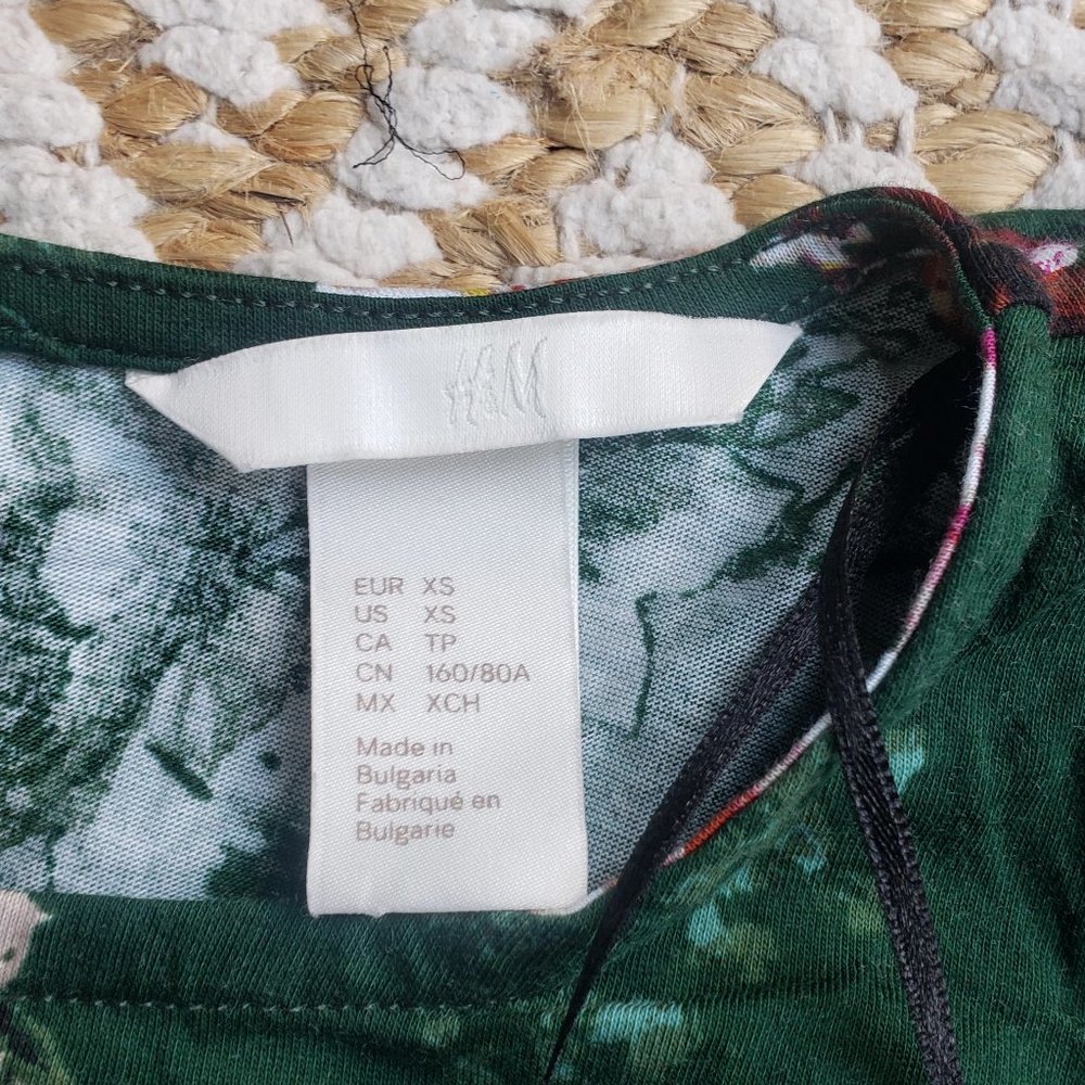 H&M Floral Green Long Sleeve Top XS NWOT! - Picture 3 of 7